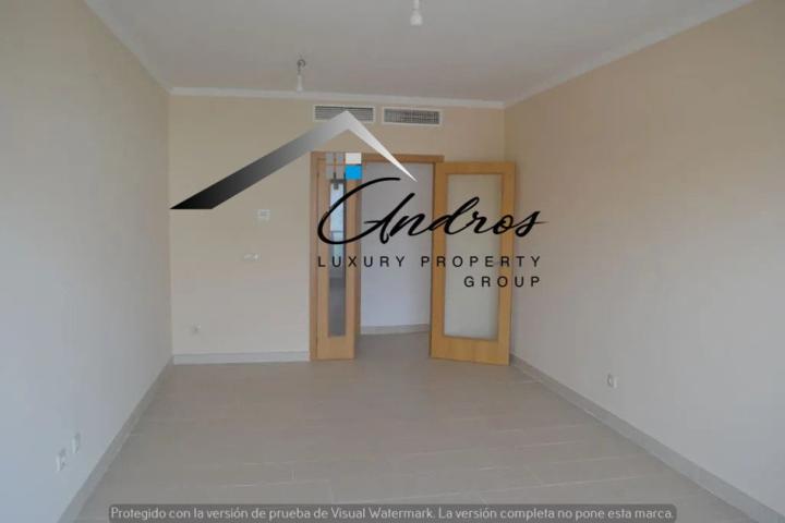 Local comercial en venta en San Luis de Sabinillas, Centro photo 0