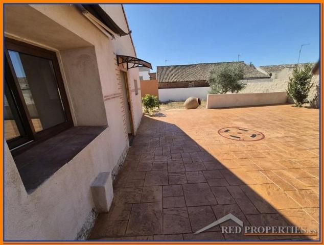 Chalet en venta en Yunclillos, Castilla la mancha photo 0