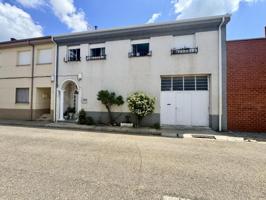 Casa en venta en Santa María del Páramo photo 0