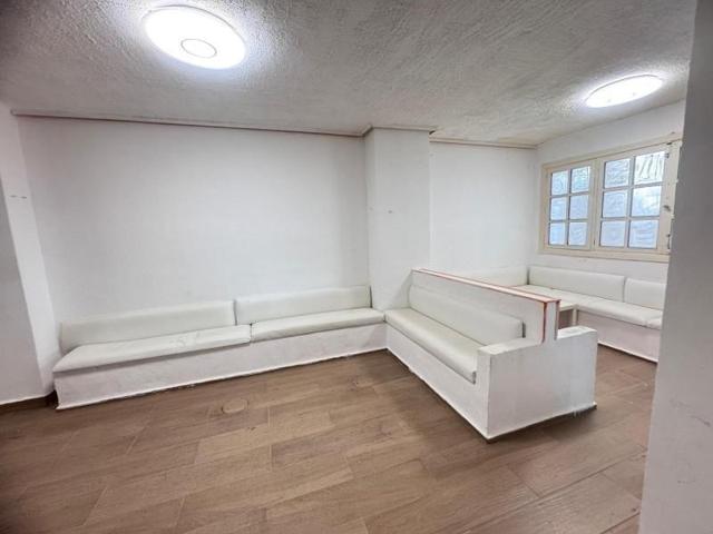 Local comercial en venta en Calvia, Magaluf photo 0