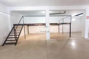 Local comercial en venta en Burjassot, Burjassot photo 0