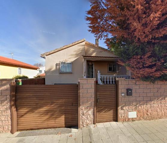 Chalet en venta en Burguillos de Toledo, Calle Navarra, 45112 photo 0