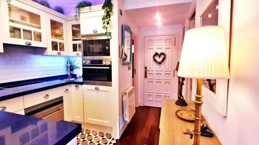 Piso en venta en Oleiros photo 0