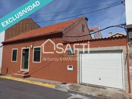 Adosada en venta en Ribeira photo 0