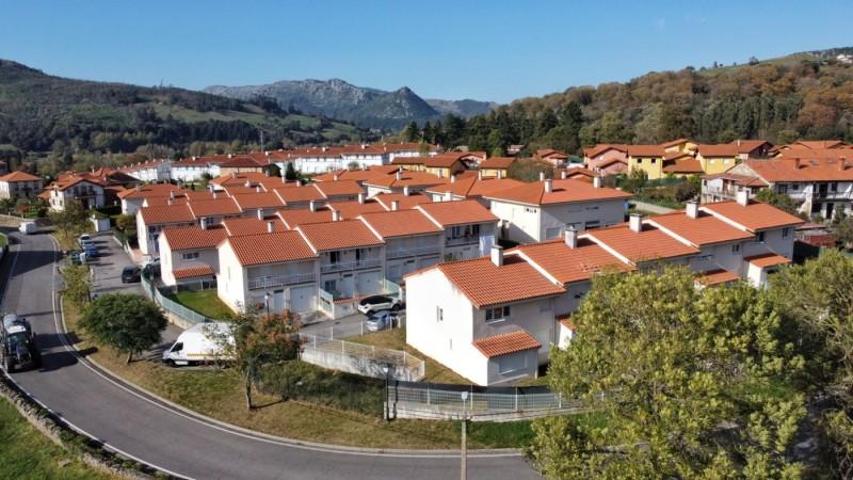 Chalet en venta en Santiurde de Toranzo, Soto iruz photo 0