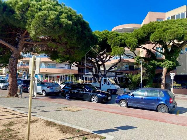 Local comercial en venta en Castell-Platja d'Aro photo 0