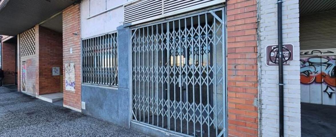 Local comercial en venta en Zaragoza, La Jota photo 0