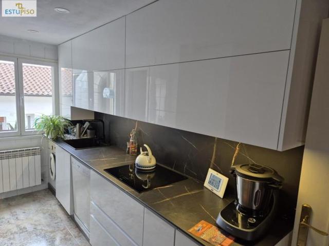 Piso en venta en Vitoria-Gasteiz, Casco Viejo photo 0