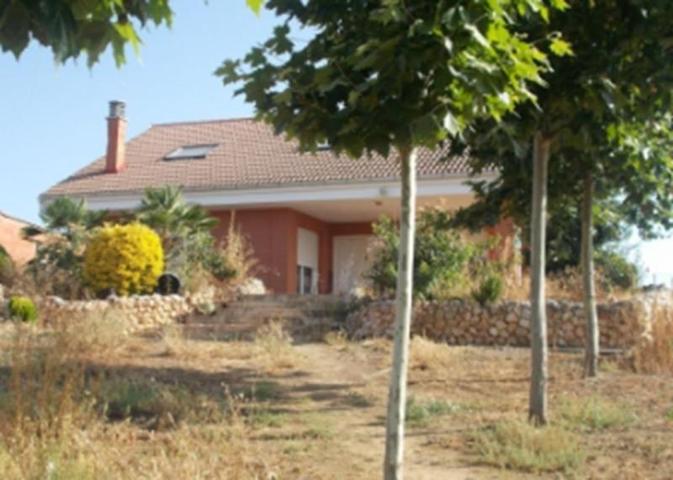 Casa con terreno en venta en Benavides, Villares de Orbigo photo 0