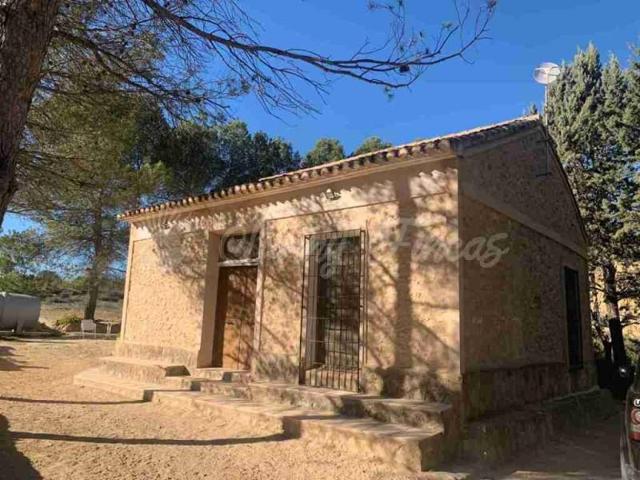 Casa con terreno en venta en Almansa photo 0