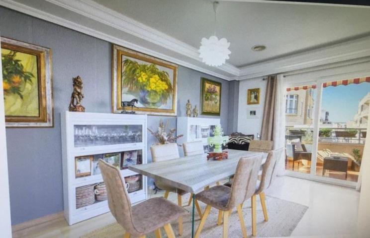 Apartamento en venta en Torrevieja, Paseo maritimo photo 0