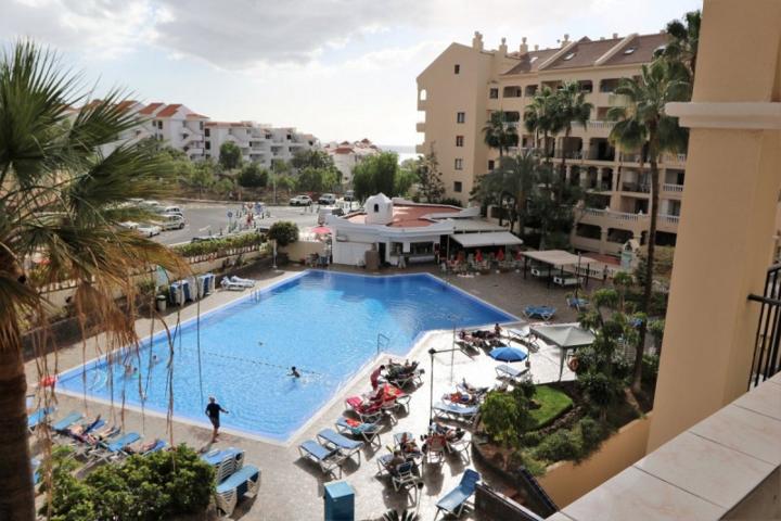 Apartamento en venta en Arona, Los Cristianos photo 0