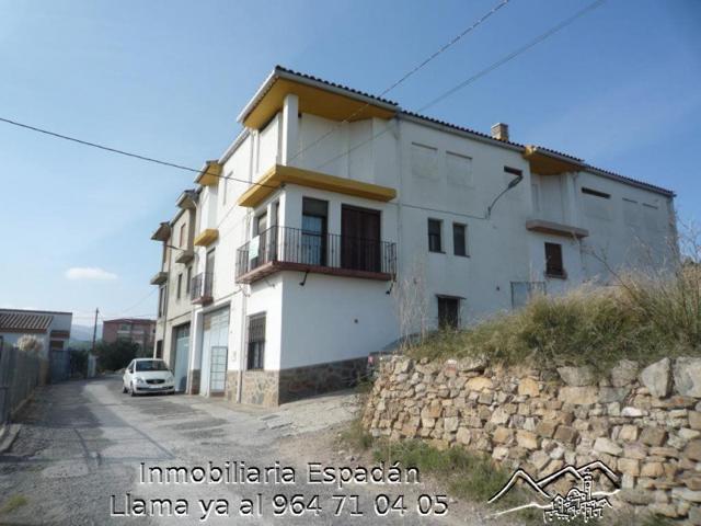 Edificio en venta en Sacañet, Teresa photo 0