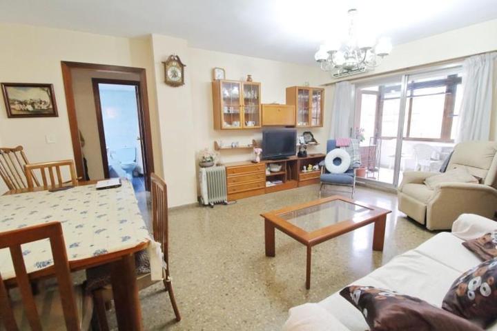 Piso en venta en Valencia, Torrefiel photo 0
