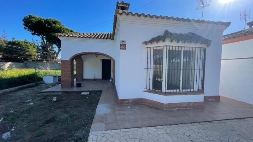 Chalet en venta en Chiclana de la Frontera, Pinar de los franceses photo 0