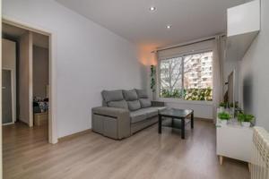 Entresuelo en venta en Cornellà de Llobregat, Sant Ildefons photo 0