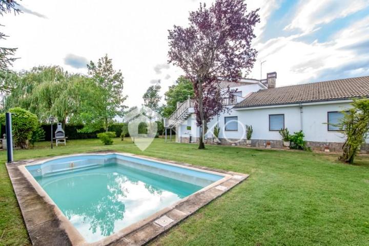 Casa en venta en Cimanes del Tejar photo 0