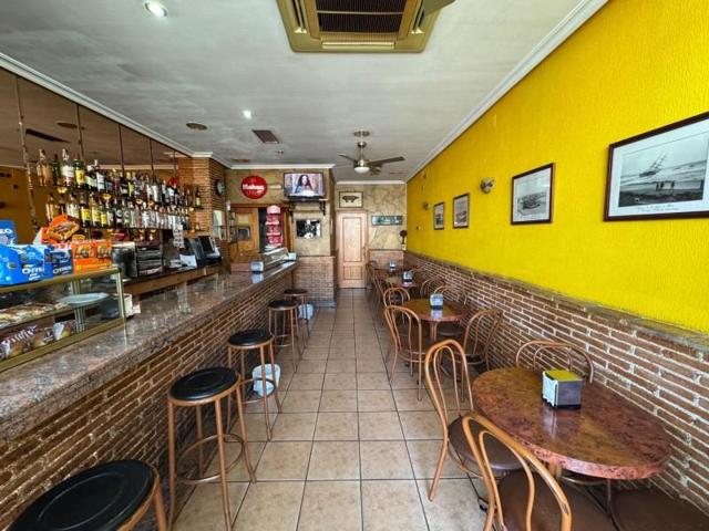 Local comercial en venta en Torrevieja, Playa de los locos photo 0