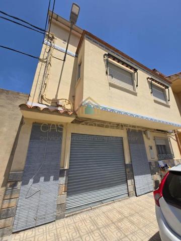 Adosada en venta en Canals photo 0