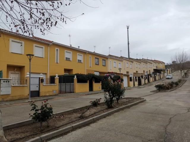 Adosada en venta en Belvis de la Jara photo 0