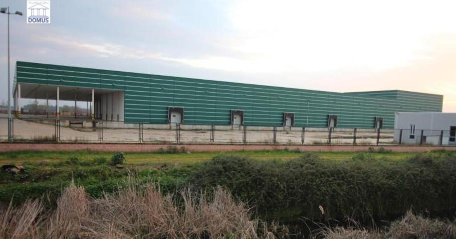 Nave industrial en venta en Valdelacalzada, Valdelacalzada photo 0