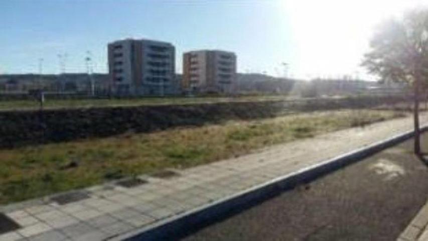 Terreno en venta en León, La Lastra photo 0
