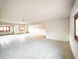 Local comercial en venta en Villalbilla photo 0