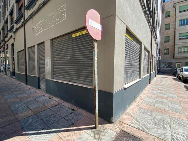 Local comercial en venta en León, León photo 0
