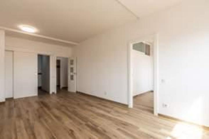 Piso en venta en Sabadell, Creu alta photo 0