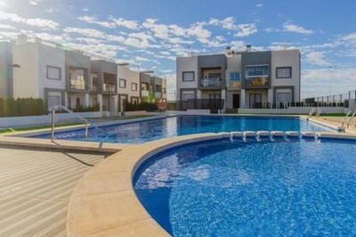 Bungalow en venta en Torrevieja, Aguas nuevas 1 photo 0