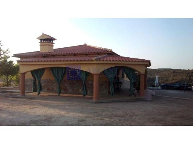 Casa con terreno en venta en Aliseda photo 0