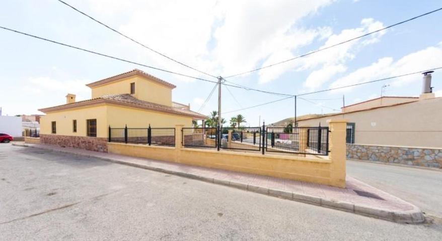 Chalet en venta en Cuevas del Almanzora photo 0