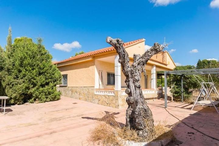 Chalet en venta en Pedralba, Urb Les Mallaes photo 0