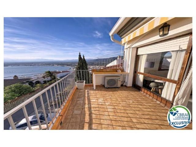 Piso en venta en Roses photo 0