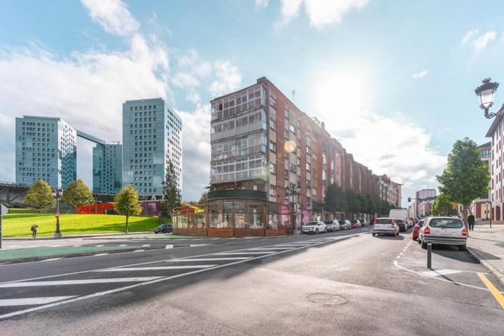 Local comercial en venta en Oviedo, Nuevo Huca photo 0