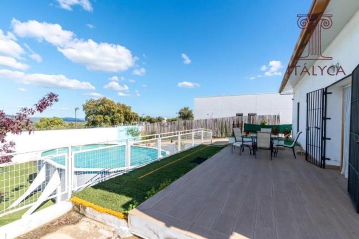 Chalet en venta en Castillo de las Guardas, Sierra Norte photo 0