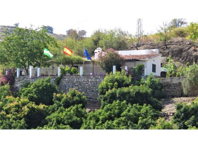 Casa con terreno en venta en Canillas de Albaida photo 0