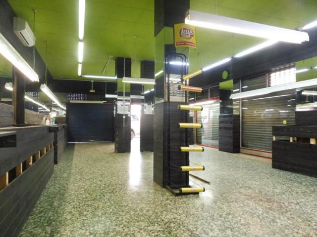 Local comercial en venta en Vilafranca del Penedès photo 0