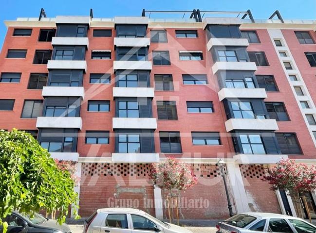 Piso en venta en Valencia, Campanar photo 0