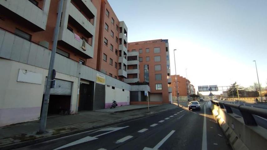 Local comercial en venta en León, Doctor Fleming photo 0