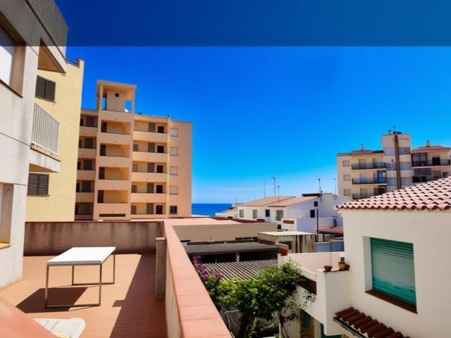 Piso en venta en L'Escala photo 0