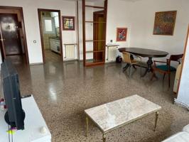 Piso en venta en Terrassa, ZONA ESCOLES photo 0