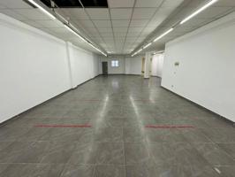 Local comercial en venta en El Vendrell, Centro photo 0