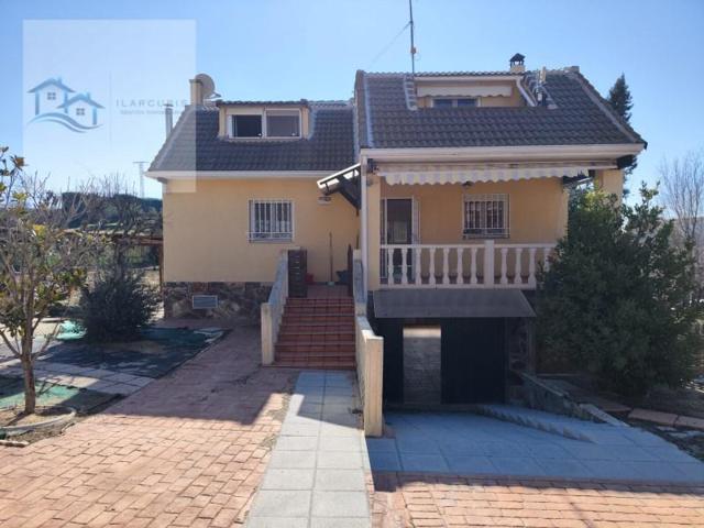 Chalet en venta en Cedillo del Condado photo 0