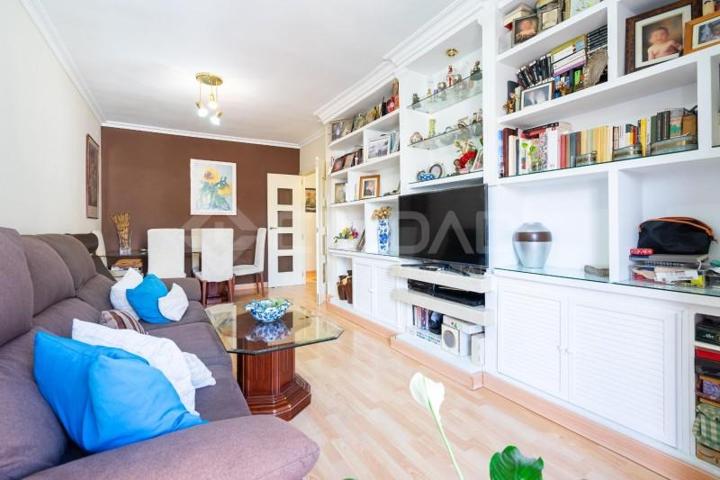 Piso en venta en Tomares, Centro photo 0