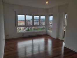 Piso en venta en Colindres photo 0