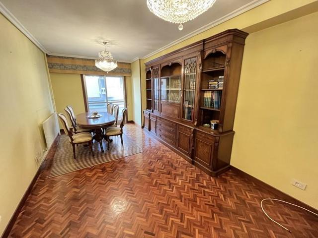 Piso en venta en Vigo, Sanjurjo Badia photo 0