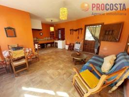 Casa con terreno en venta en Almuñécar photo 0