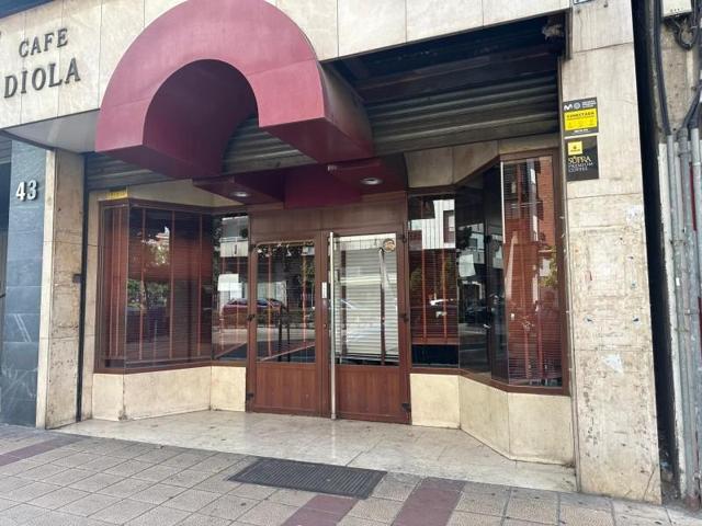 Local comercial en venta en Valladolid photo 0