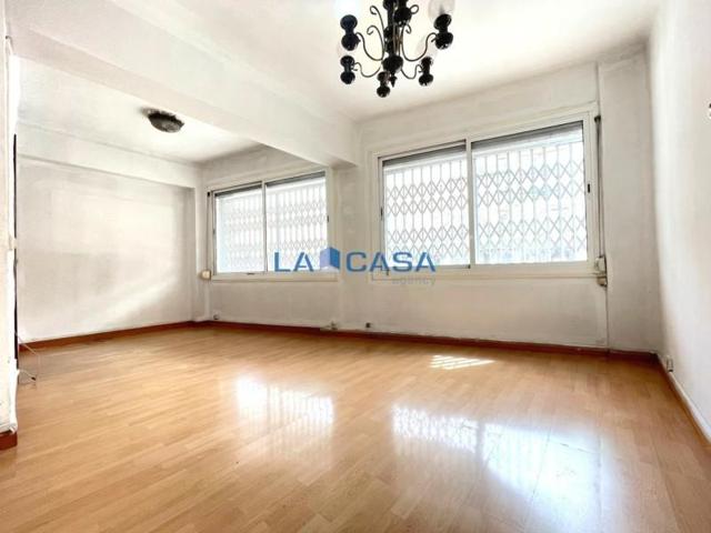 Piso en venta en Barcelona, Hostafrancs photo 0